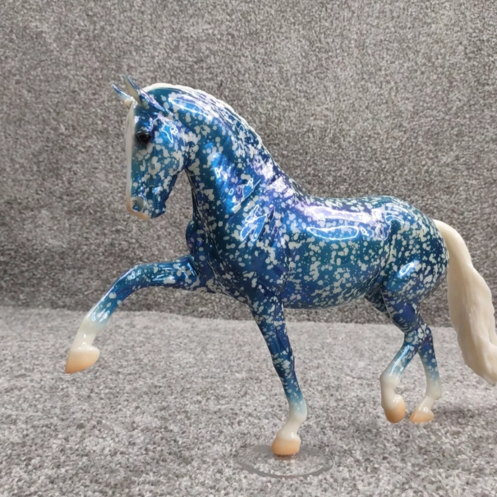 Breyer VAIL Blue Filigree Winter Decorator Web Special 2023 Totalis